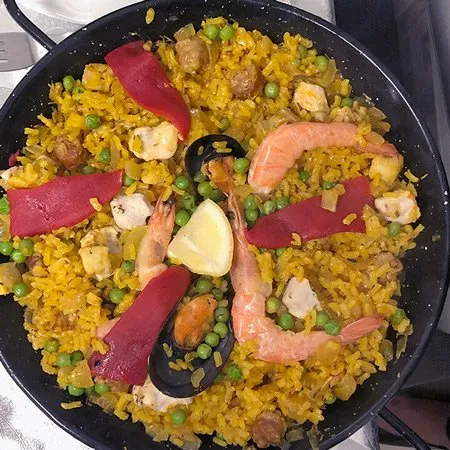 Paella travel cooking class