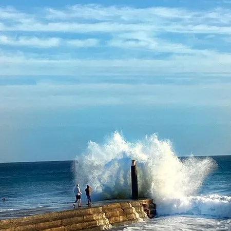 Estoril beachwaves